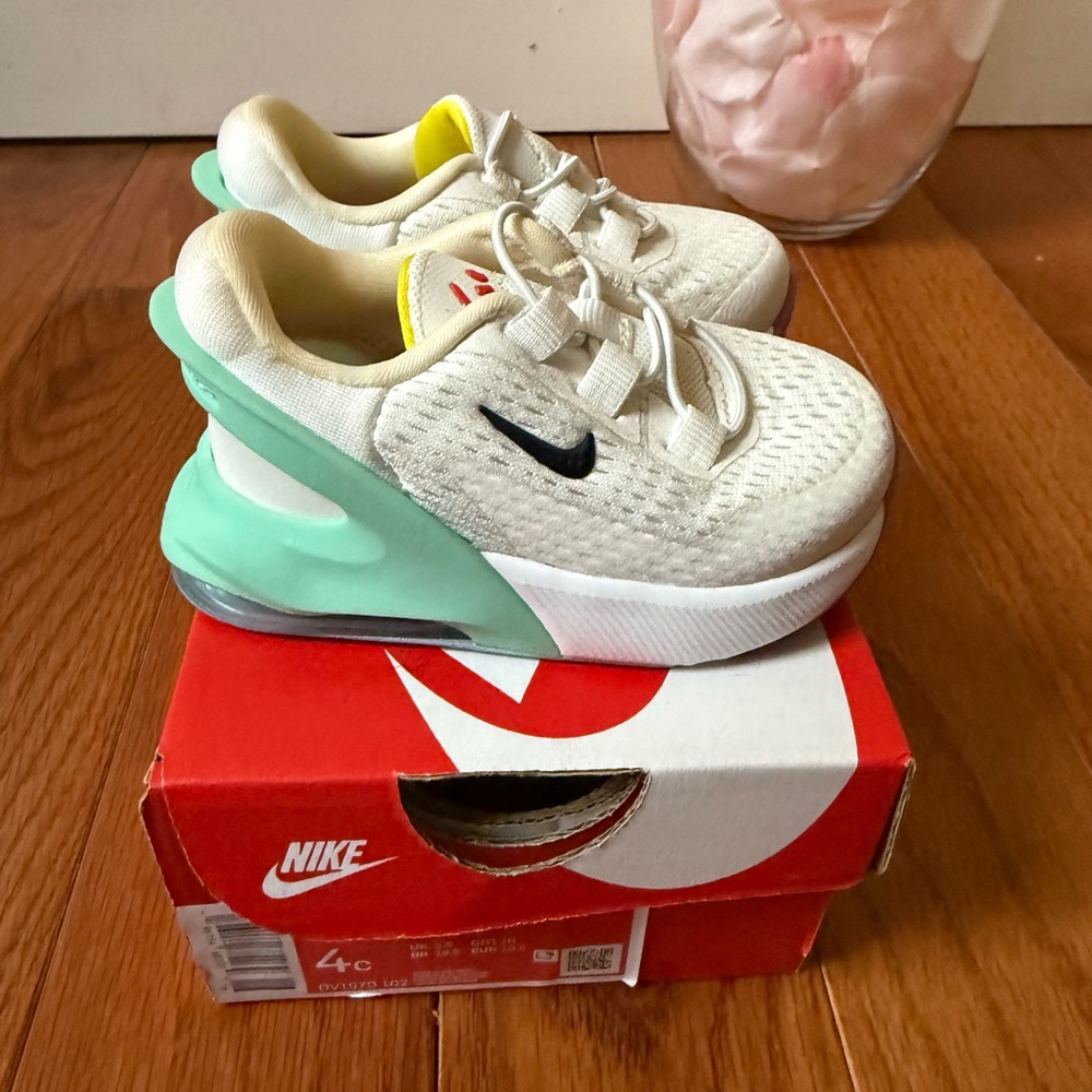 Nike Kids Shoes - Cream and Mint